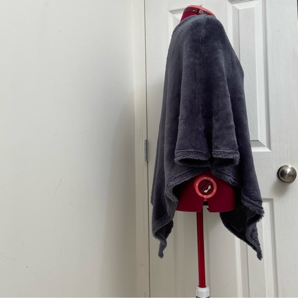 Handmade women blanket fur pullover poncho. Size S/M. Used. - Picture 4 of 8